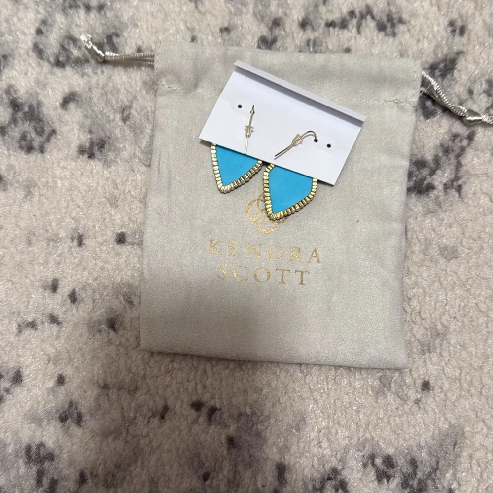 Kendra Scott Turquoise Corely Earrings. Gold metal - Picture 2 of 3